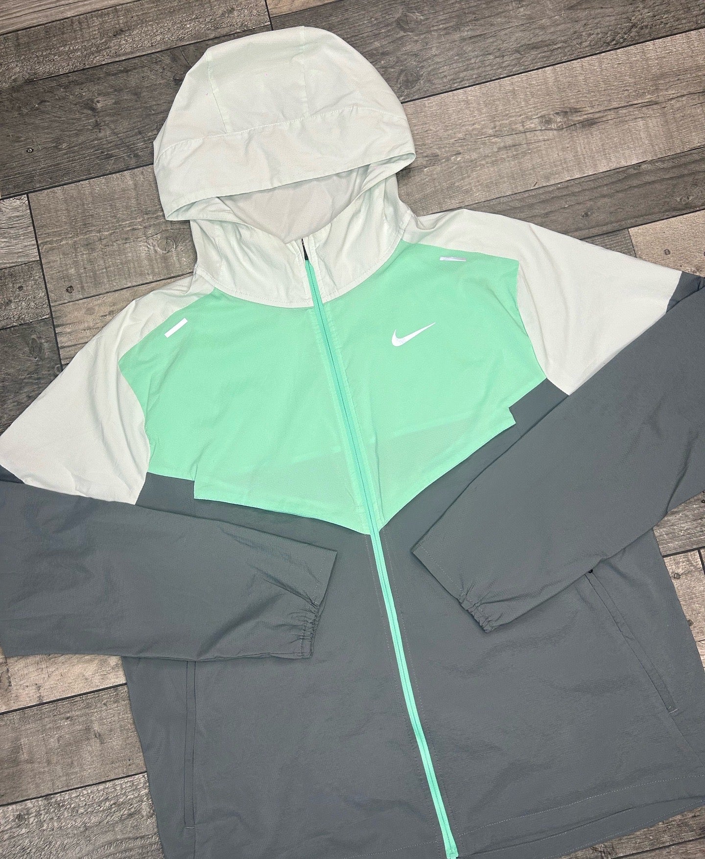 Nike Mint Repel Windbreaker