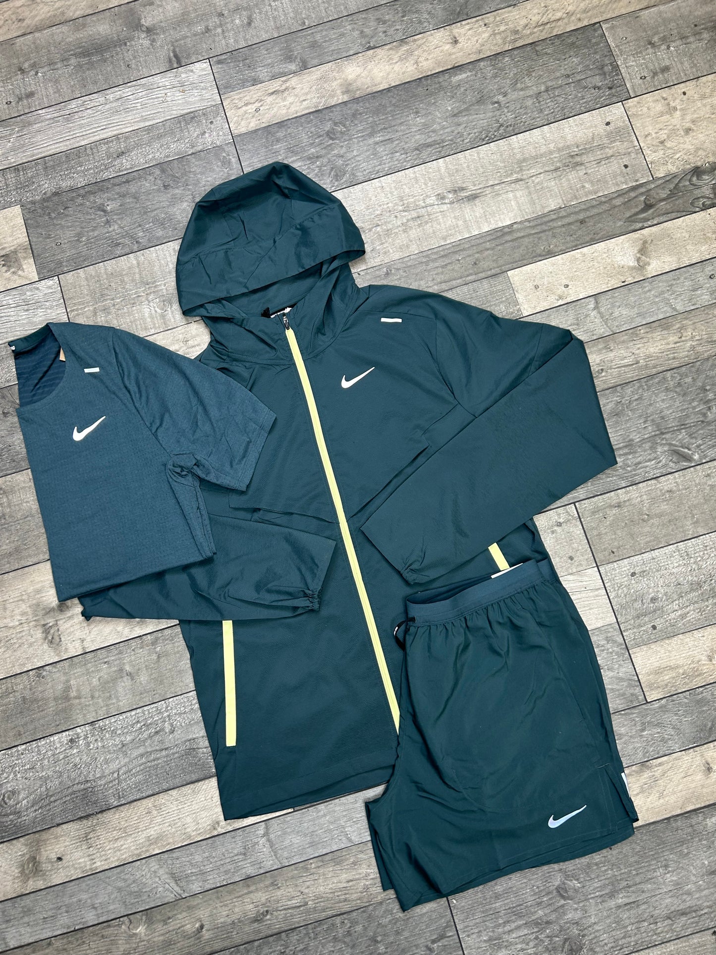 Nike jungle green set