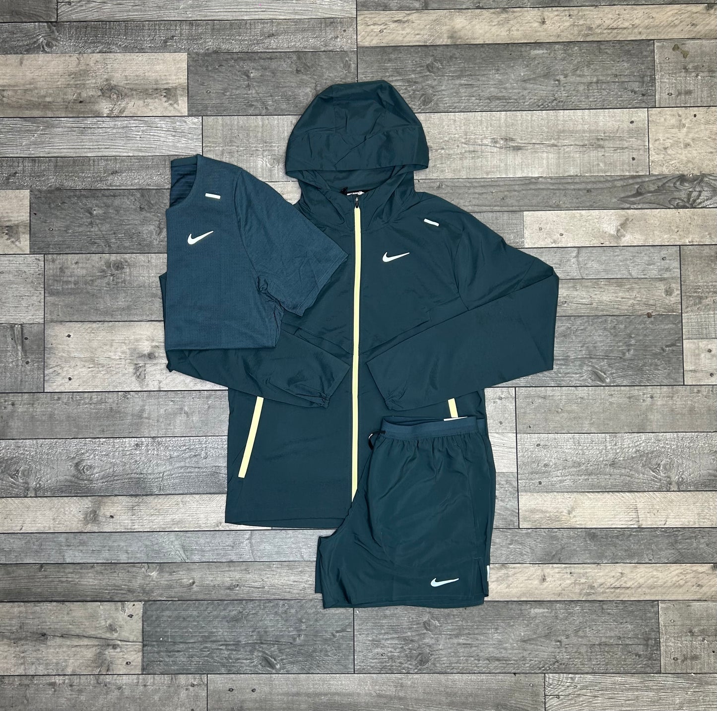 Nike jungle green set