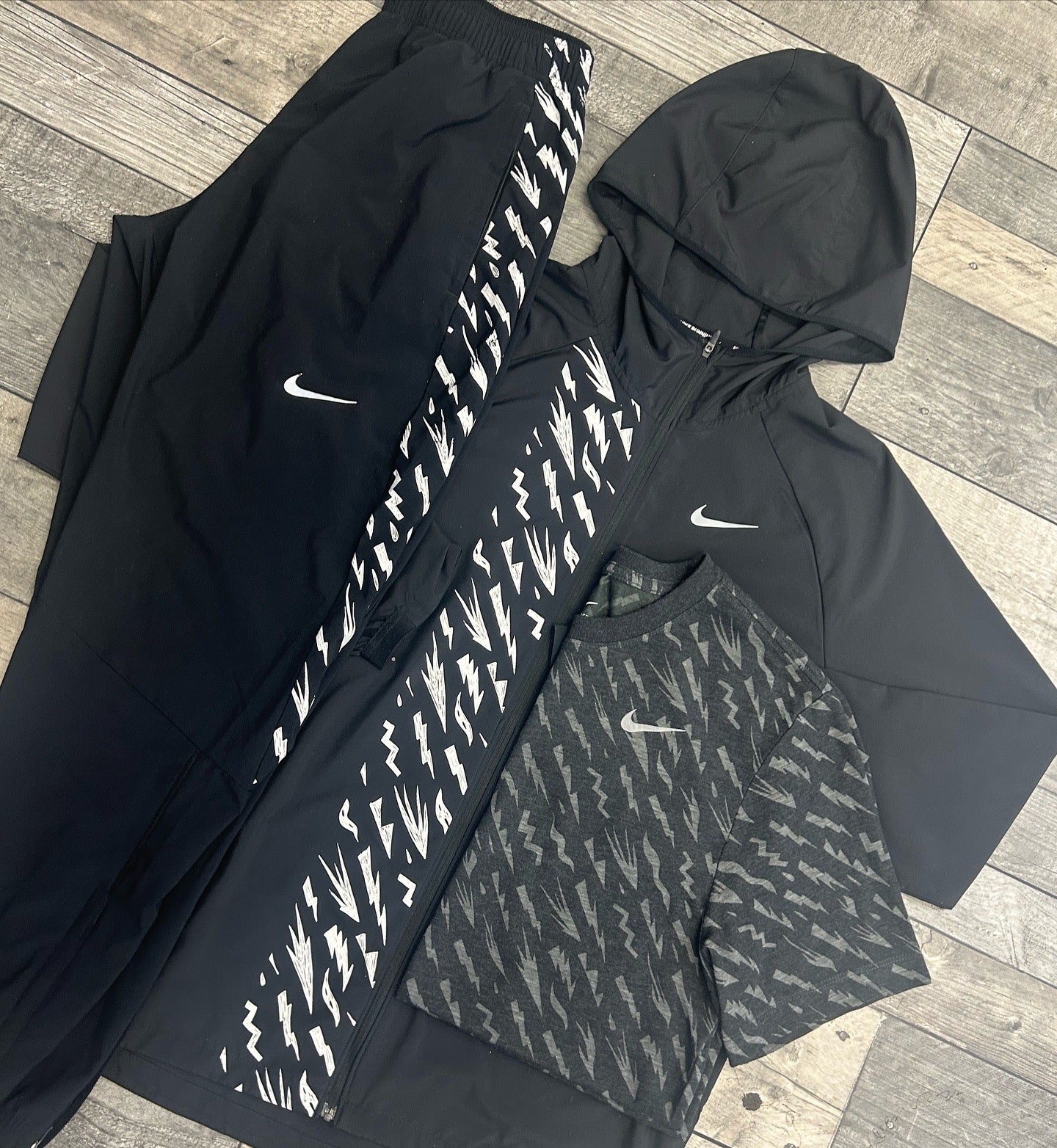 Nike Bolt Set