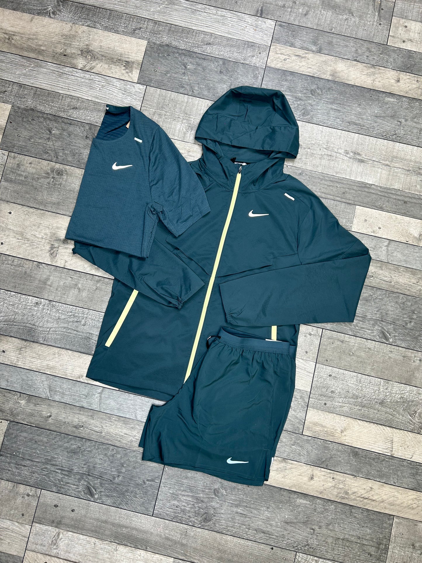 Nike jungle green set